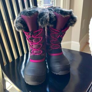 Kids Kamik snow boot with faux fur, so cute and only worn once!